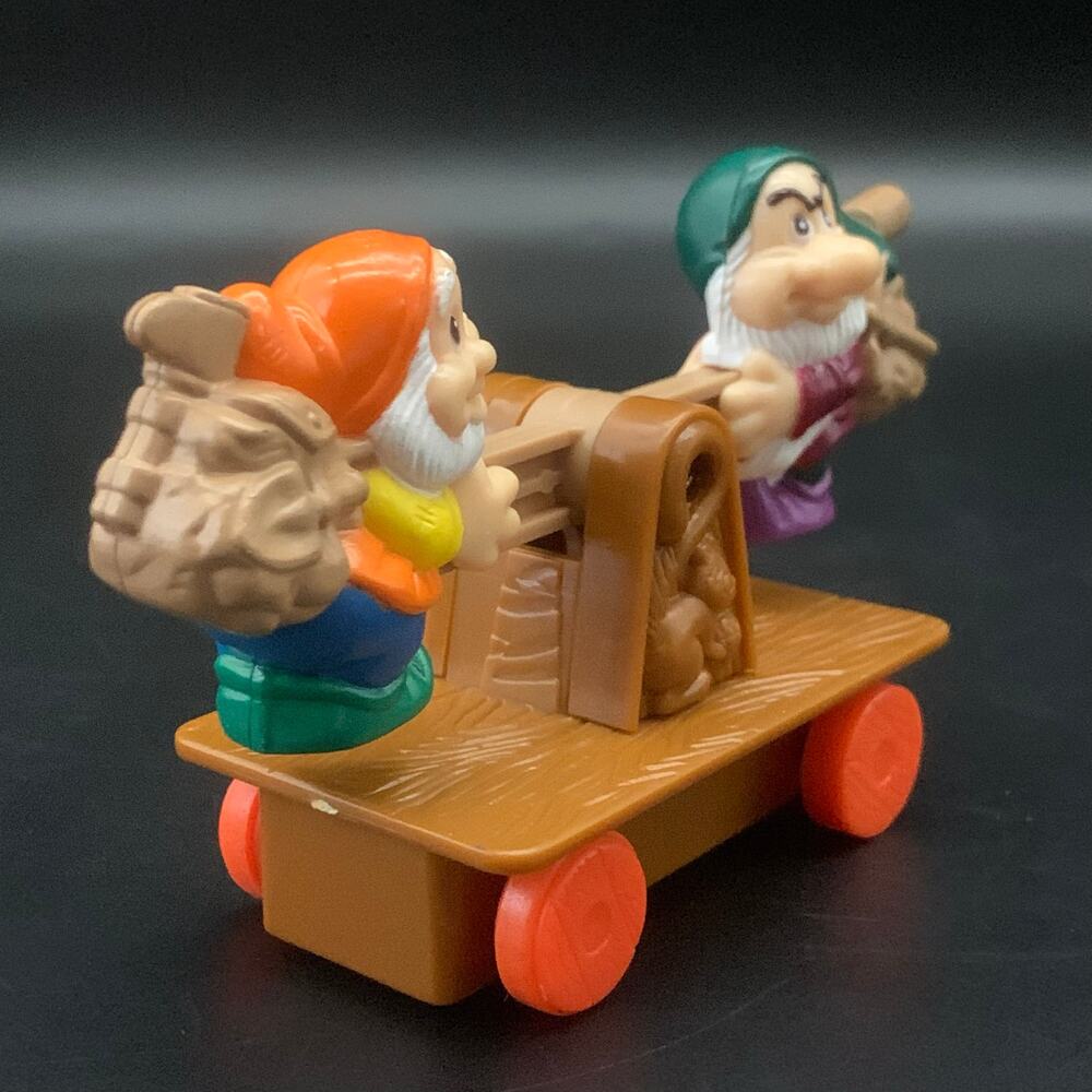 Disney's Snow White GRUMPY & HAPPY Action Figure Car - Picture 2 of 9